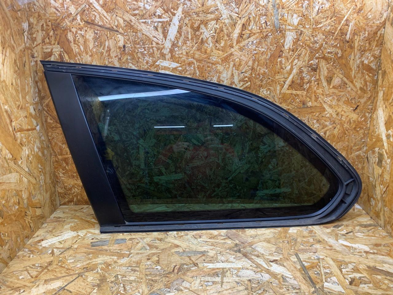 стекло кузовное боковое левое BMW 5 серия F07/F10/F11 F11 2012, 2.5 л., дизель, АКПП, универсал, полный привод - фото №1