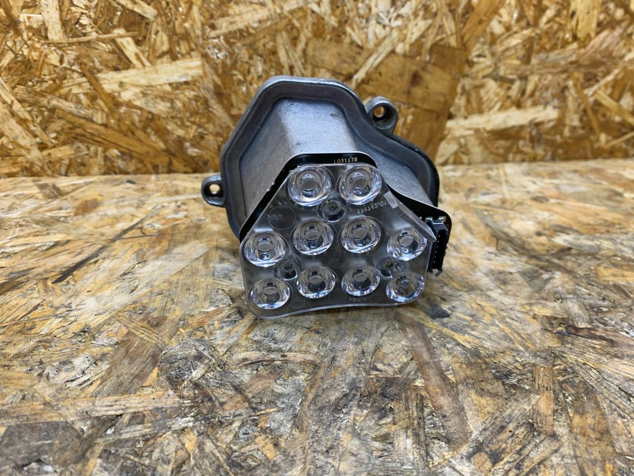 модуль LED BMW 5 серия F07/F10/F11 F11 2012, 2.5 л., дизель, АКПП, универсал, полный привод, 63117271901, 7271901 - фото №1