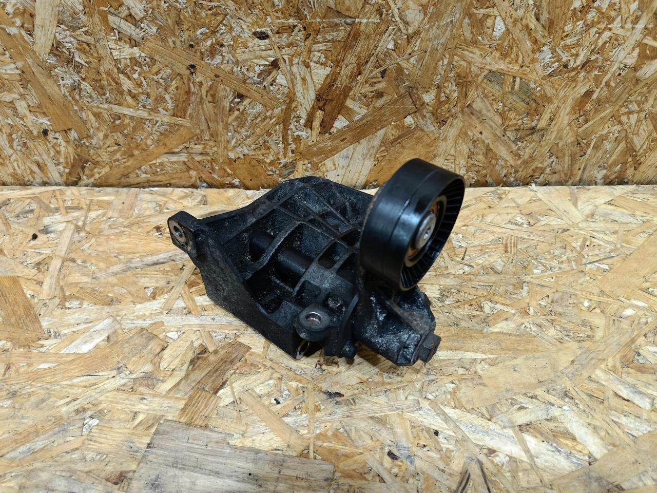 кронштейн гидроусилителя BMW X5 E70 2007, 3.0 л., дизель, АКПП, черный, внедорожник 5 дв., полный привод, правый руль, 7799862, 32427799862, 11287799851, 7799851 - фото №1