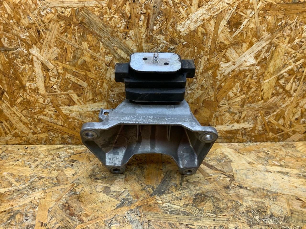 кронштейн КПП BMW 5 серия F07/F10/F11 F11 2011, 3.0 л., дизель, АКПП, черный, универсал, задний привод, 6781235, 22326781235 - фото №1