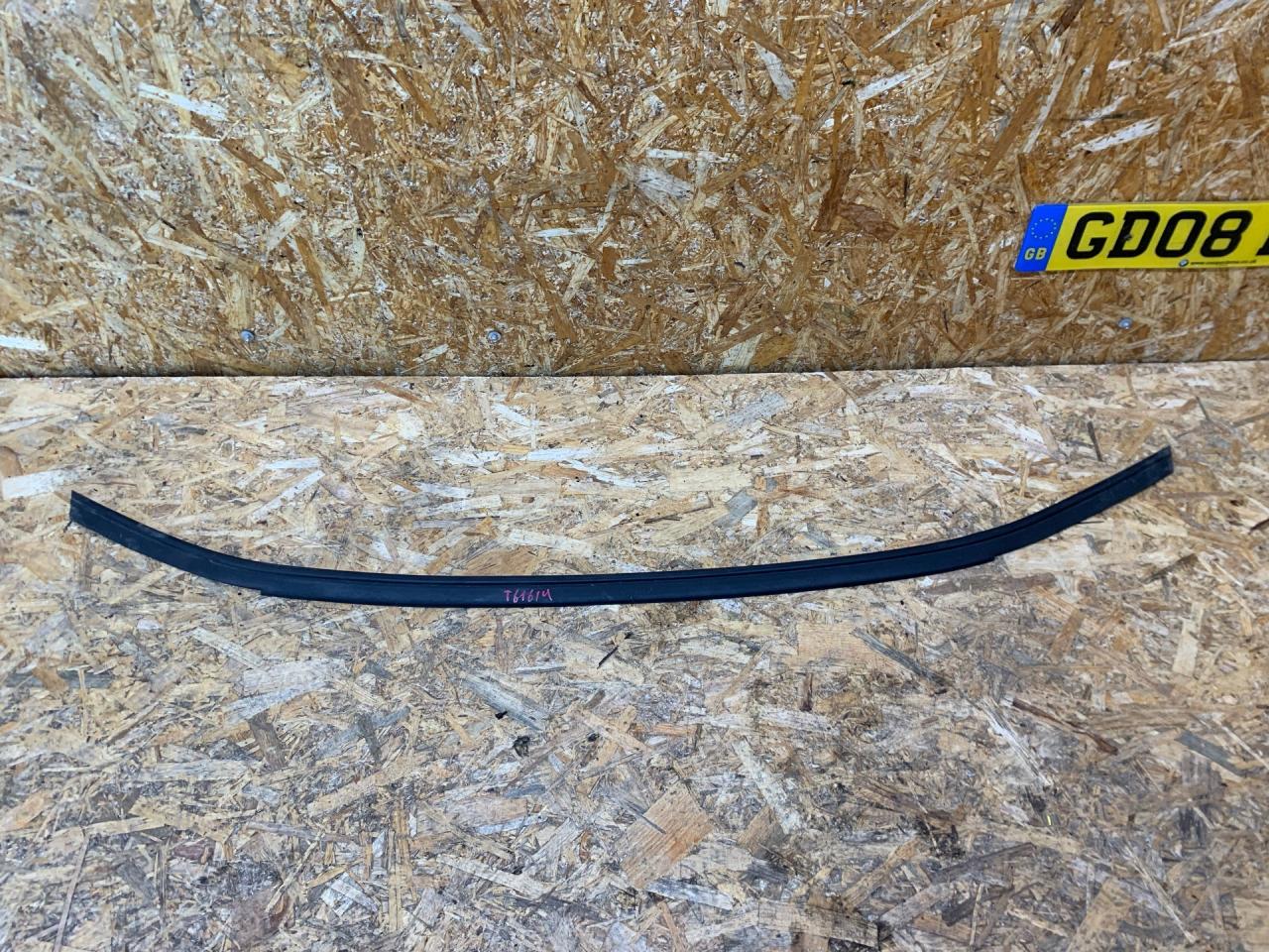 уплотнитель жабо BMW 4 серия F32/F33 F36 2015, 3.0 л., дизель, АКПП, лифтбэк, полный привод, правый руль, 7255802, 51767255802 - фото №1