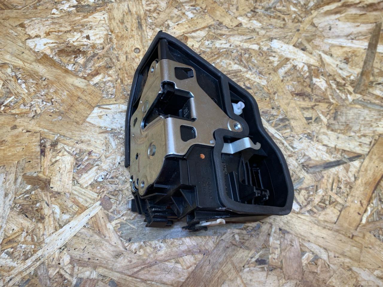 замок двери передней левой BMW 3 серия F30/F31/F34 F30 2014, 2.0 л., дизель, АКПП, черный, седан, полный привод, правый руль, 7202145, 51217202145, 51217059973, 7059973, 51214389473, 4389473 - фото №1