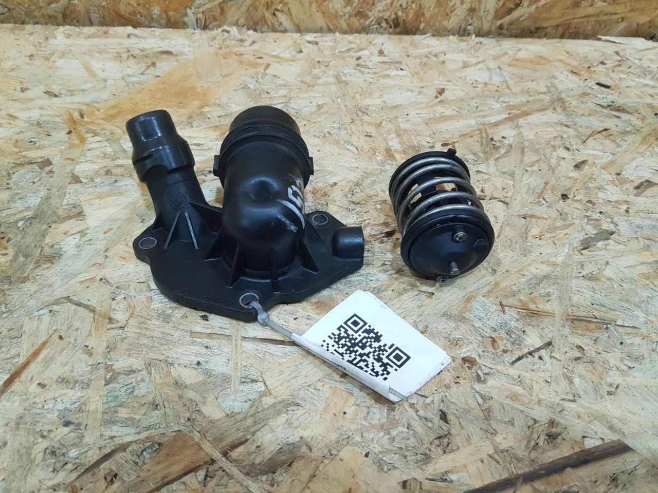 корпус термостата BMW X5 F15 2014, 3.0 л., дизель, АКПП, коричневый, внедорожник 5 дв., полный привод, 11518516203, 8516203, 11518512234, 8512234 - фото №1