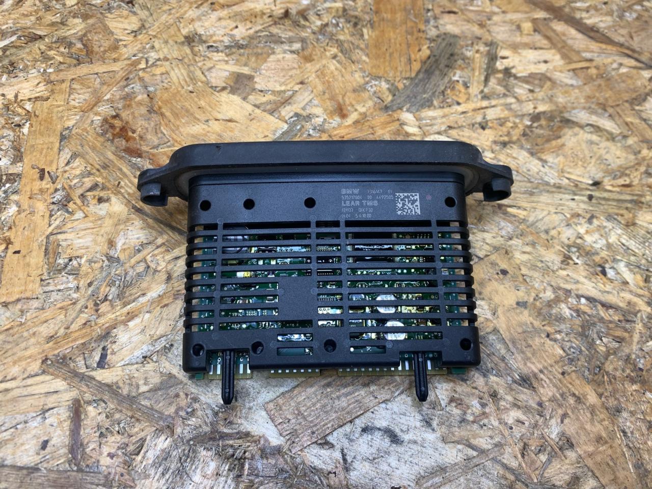блок управления светом BMW 3 серия F30/F31/F34 F30 2013, 3.0 л., дизель, АКПП, черный, седан, задний привод, правый руль, 7316147, 63117316147, 63117316143, 7316143 - фото №1