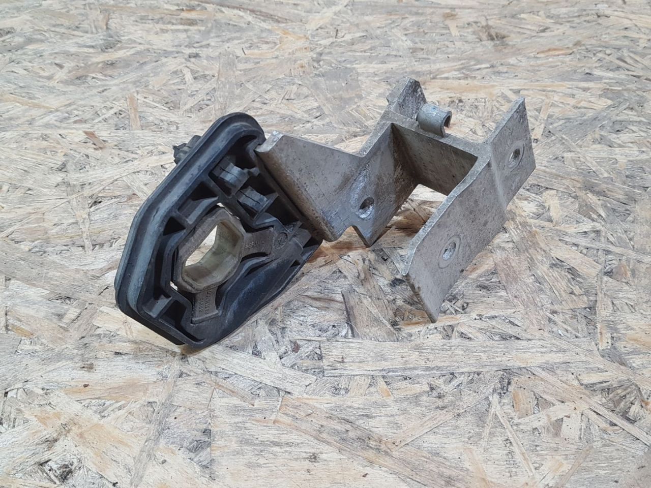 кронштейн радиатора BMW 3 серия F30/F31/F34 F30 2012, 2.0 л., N47 D20 C, дизель, АКПП, седан, задний привод, правый руль, 17118620732, 8620732, 17117600541, 7600541 - фото №1