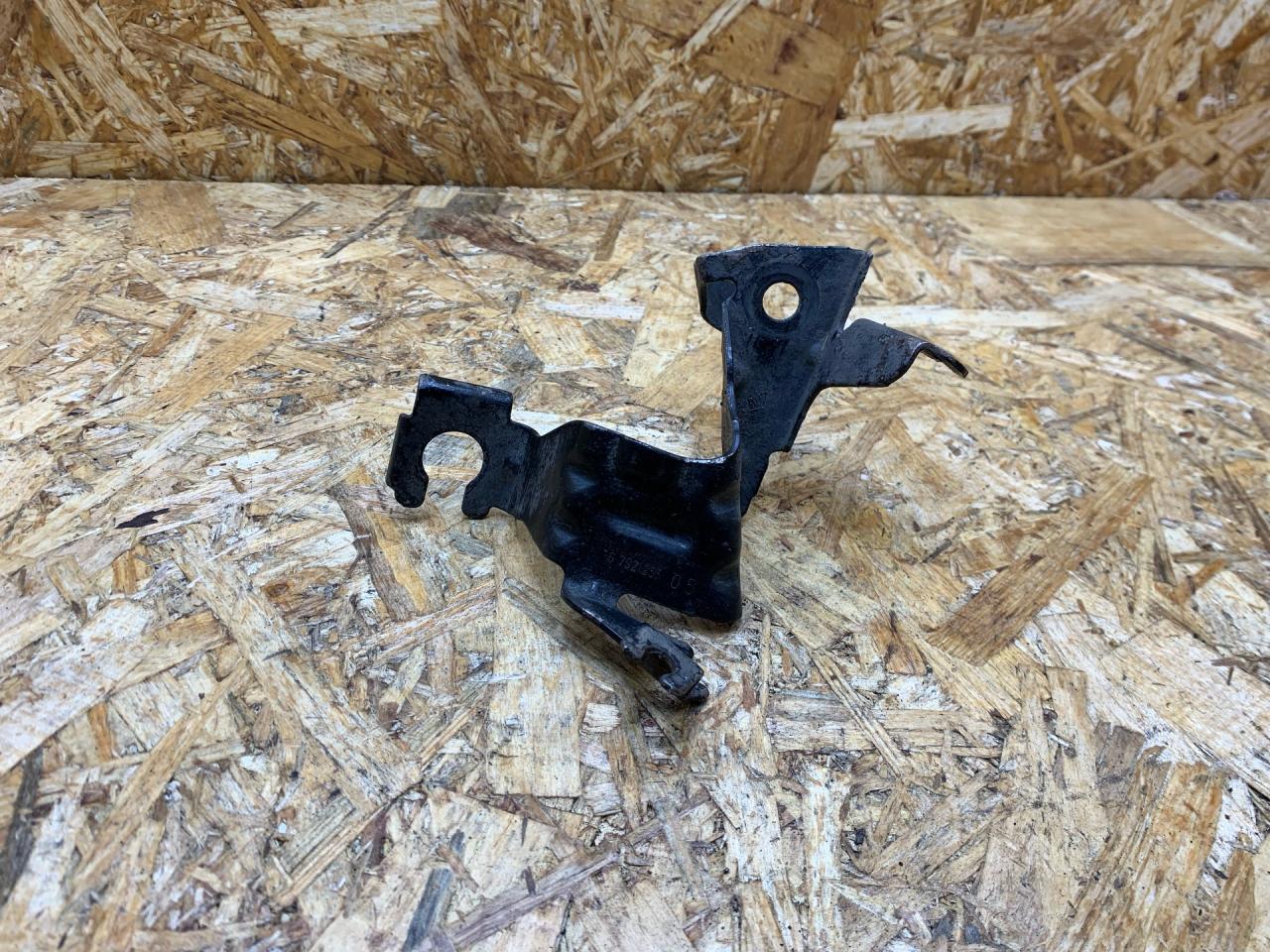 держатель тормозного шланга BMW 3 серия F30/F31/F34 F30 2014, 2.0 л., дизель, МКПП, седан, полный привод, правый руль, 34306792255, 6792255 - фото №1