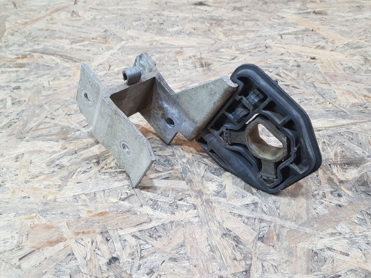 кронштейн радиатора BMW 3 серия F30/F31/F34 F30 2012, 2.0 л., N47 D20 C, дизель, АКПП, седан, задний привод, правый руль, 17118620733, 8620733, 17117600540, 7600540 - фото №1
