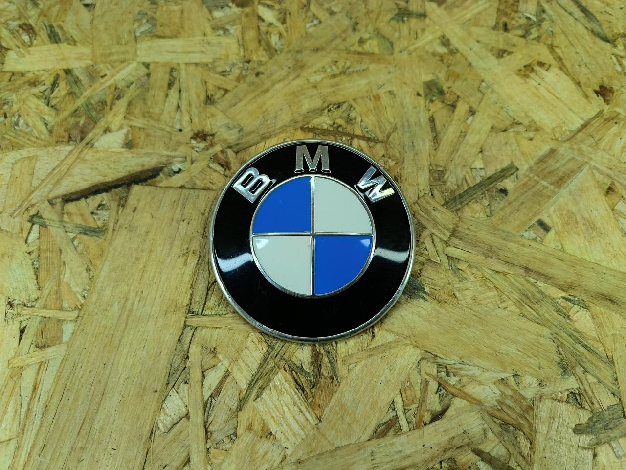 эмблема BMW 5 серия G30/G31 G30 2017, 3.0 л., дизель, АКПП, синий, седан, полный привод, правый руль, 7463684, 51147463684, 7499154, 51147499154 - фото №1