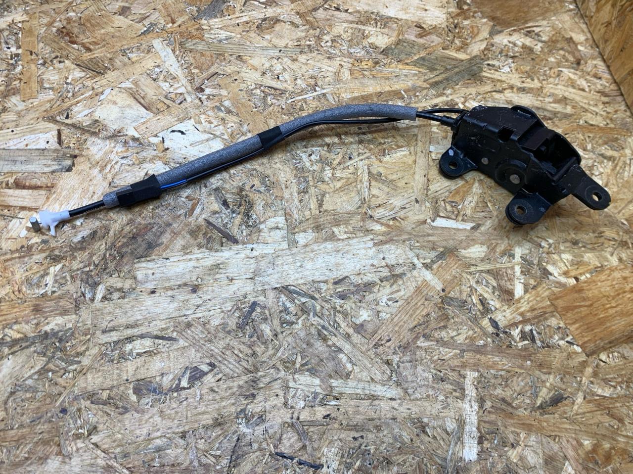 замок заднего борта BMW X5 F15 2014, 2.0 л., дизель, АКПП, внедорожник 5 дв., полный привод, правый руль, 7351058, 51247351058 - фото №1