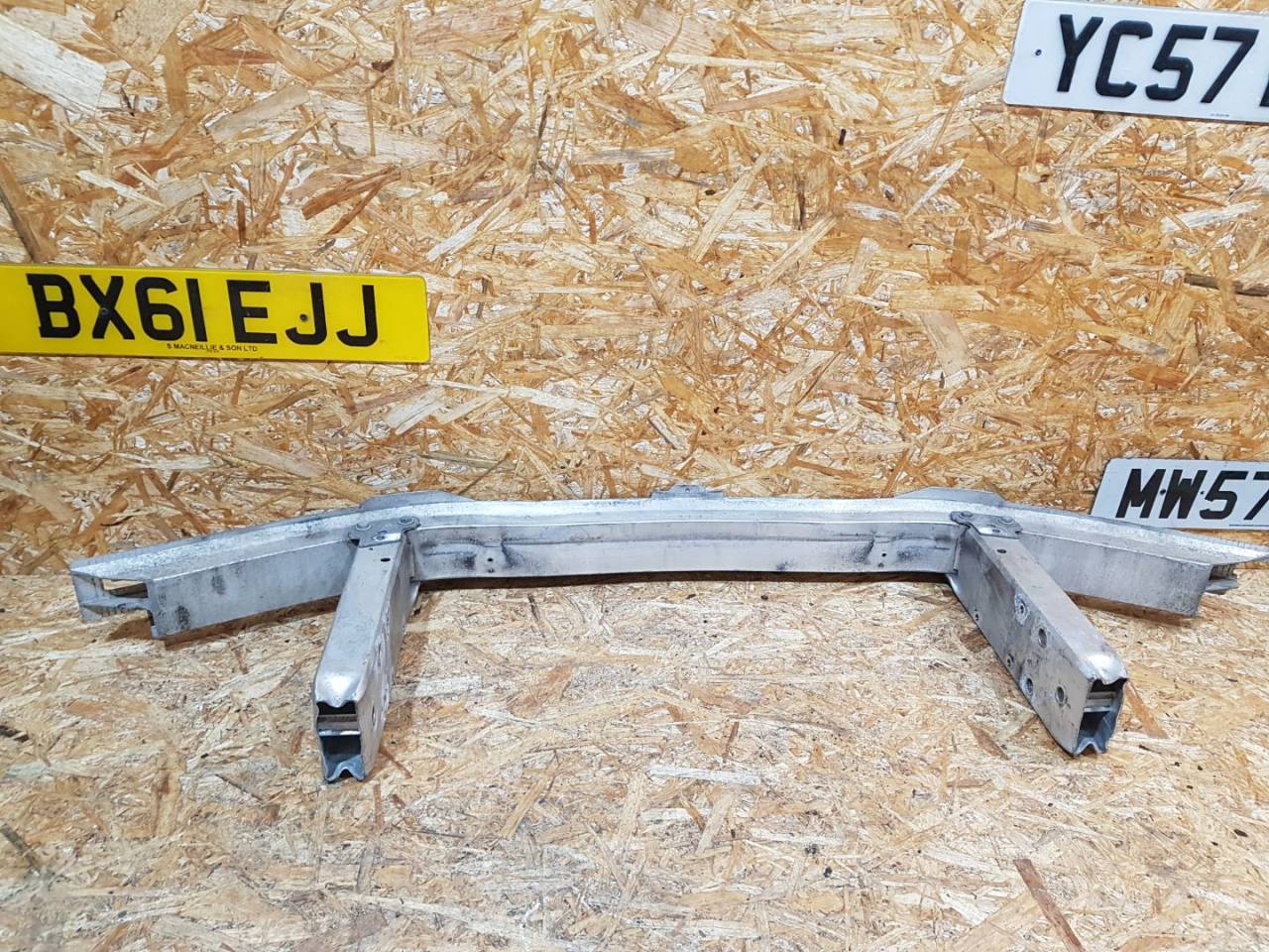 отбойник бампера переднего BMW 4 серия F32/F33 F32 2015, 3.5 л., дизель, АКПП, черный, купе, полный привод, правый руль, 51117289907, 7289907, 7289908, 51117289908 - фото №1