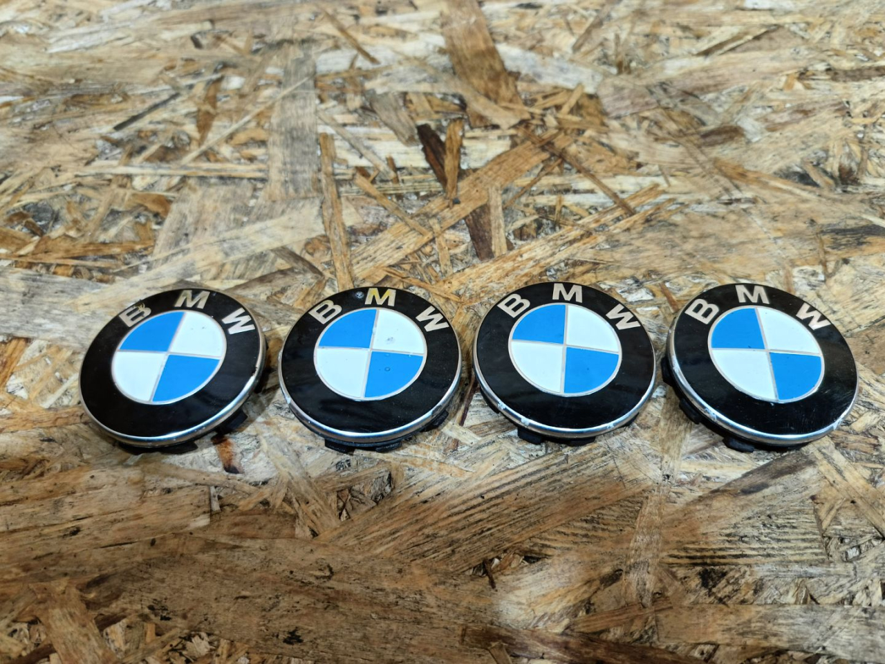 колпачок литого диска BMW X1 F48 2016, 2.0 л., дизель, АКПП, белый, внедорожник 5 дв., передний привод, правый руль, 6850834, 36136850834 - фото №1