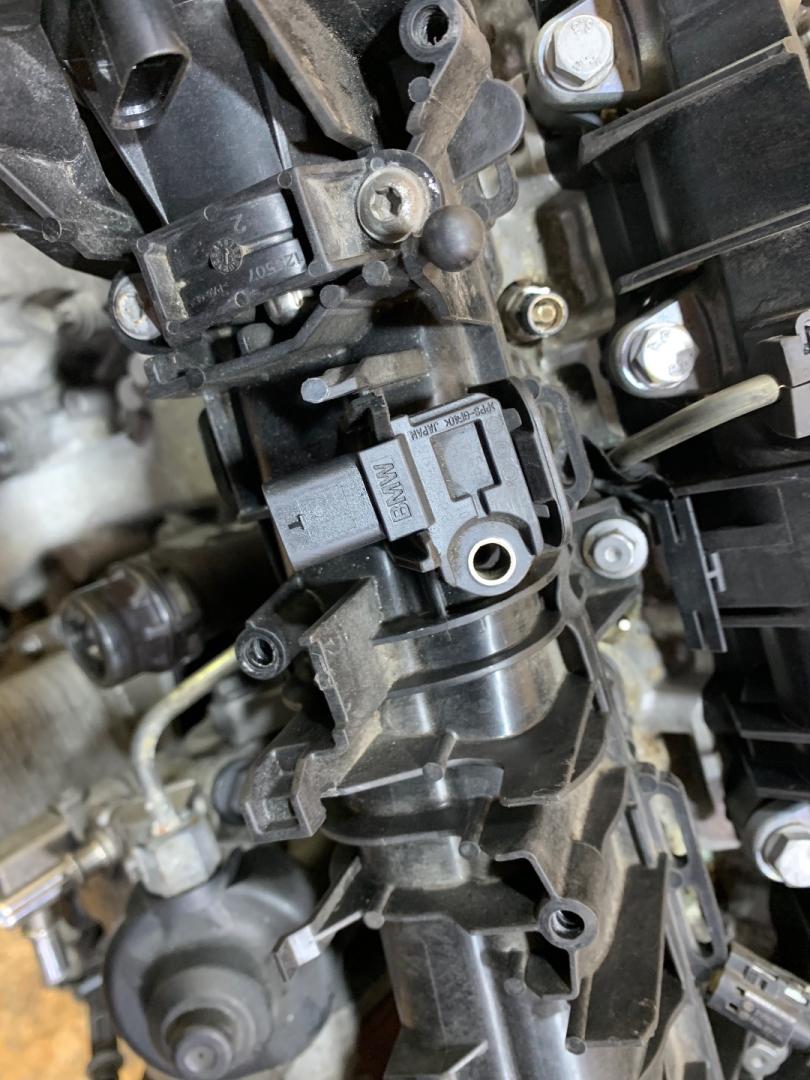 датчик давления во впускном коллекторе BMW 2 серия Active Tourer F45 2015, дизель, АКПП, серый, минивэн, передний привод, 7804742, 13627804742, 8637896, 13628637896 - фото №1