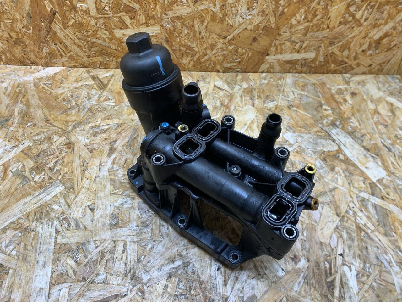 корпус масляного фильтра BMW 3 серия F30/F31/F34 F30 2013, 3.0 л., дизель, АКПП, черный, седан, задний привод, правый руль, 11428507697, 8507697 - фото №1