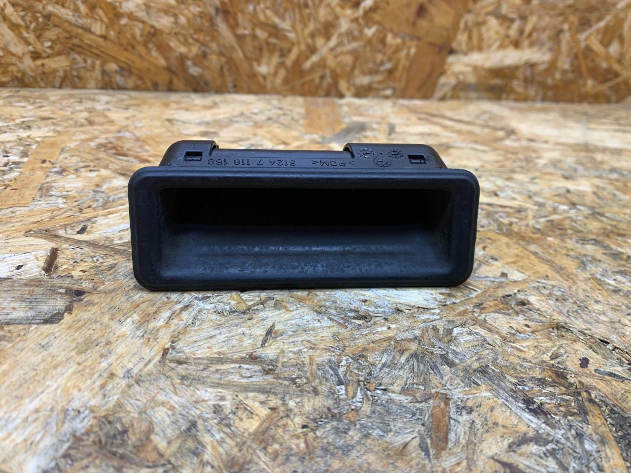 кнопка открытия багажника BMW X5 E70 2009, 3.5 л., дизель, АКПП, внедорожник 5 дв., полный привод, правый руль, 51247118158, 7118158 - фото №1