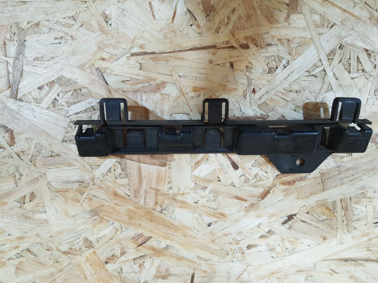 Кронштейн крепления порога BMW 3 серия F30/F31/F34 F30 2014, 2.0 л., дизель, АКПП, черный, седан, полный привод, правый руль, 7240874, 51777240874 - фото №1