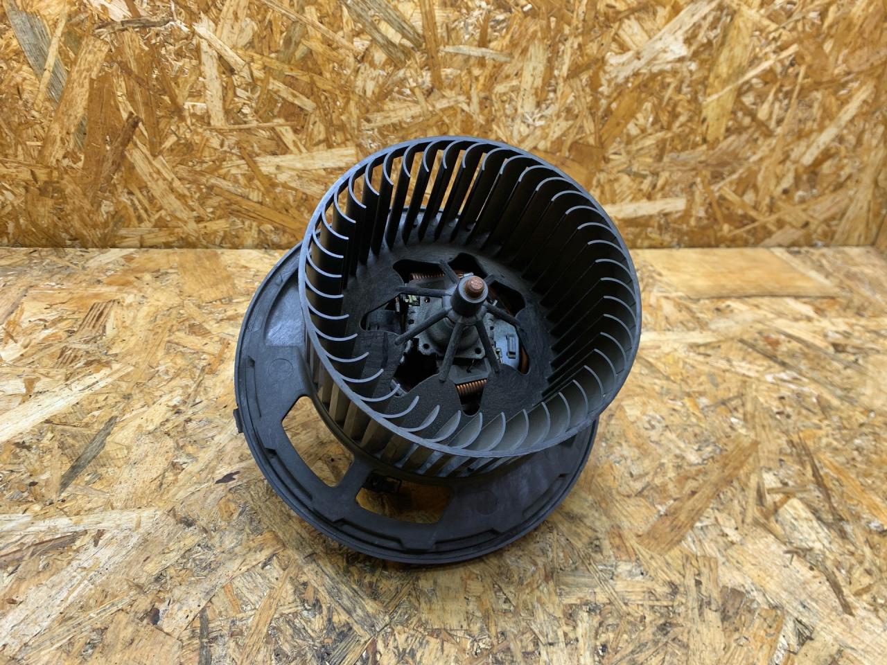 моторчик печки BMW 3 серия E90/E91/E92/E93 E92 2007, 3.0 л., дизель, АКПП, купе, задний привод, правый руль, 6933664, 64116933664, 64119227671, 9227671, 64119144201, 9144201, 982431 - фото №1