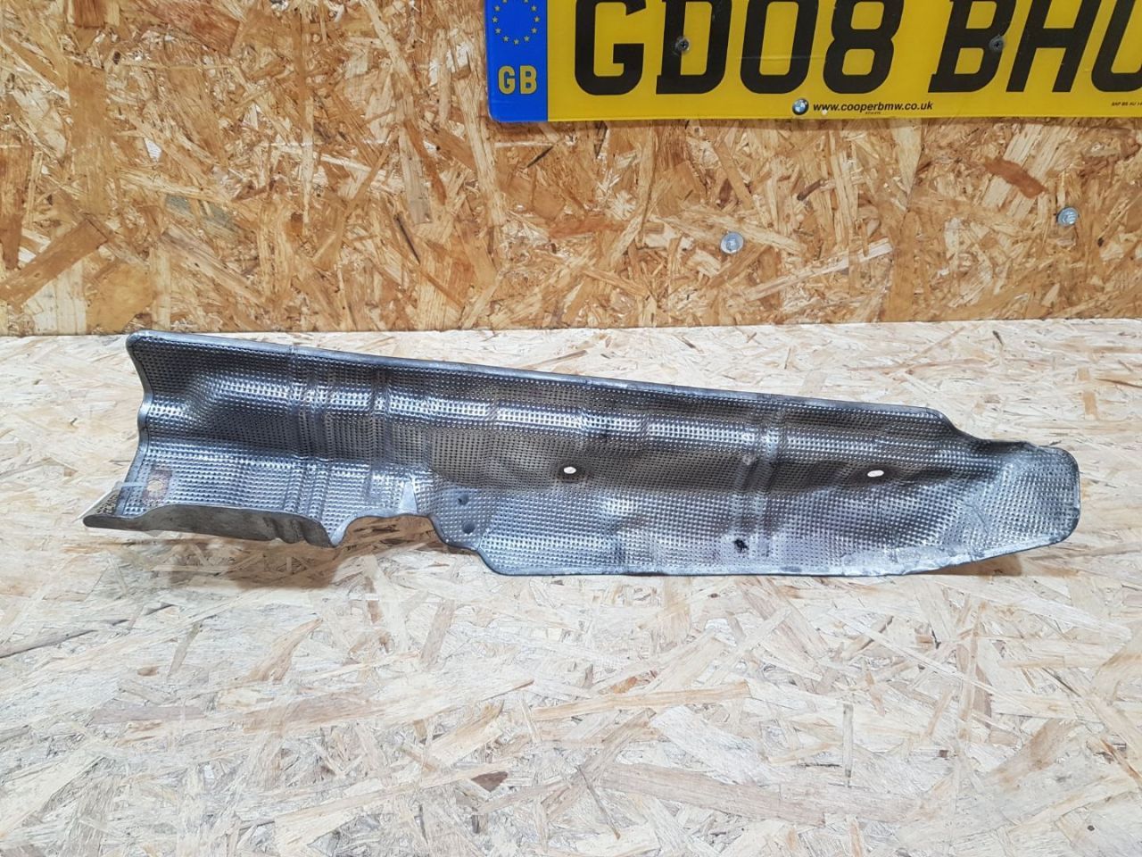 шумоизоляция (термозащита) BMW 5 серия F07/F10/F11 F11 2011, 3.0 л., дизель, АКПП, черный, универсал, задний привод, 8511809, 11628511809, 11627801644, 7801644 - фото №1