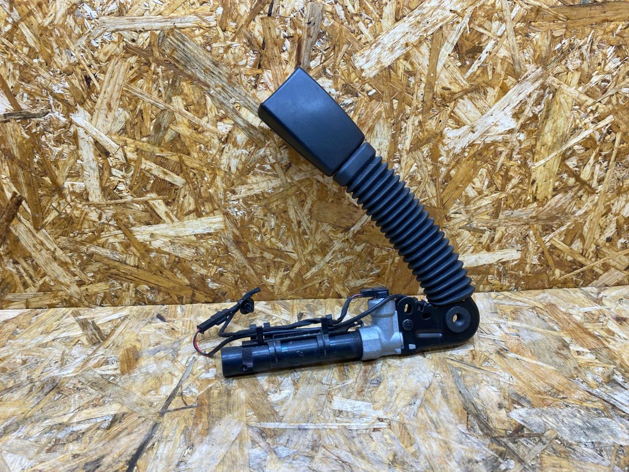 замок ремня безопасности BMW 5 серия F07/F10/F11 F11 2012, 2.5 л., дизель, АКПП, универсал, полный привод, 6157964, 72119115306, 9115306 - фото №1