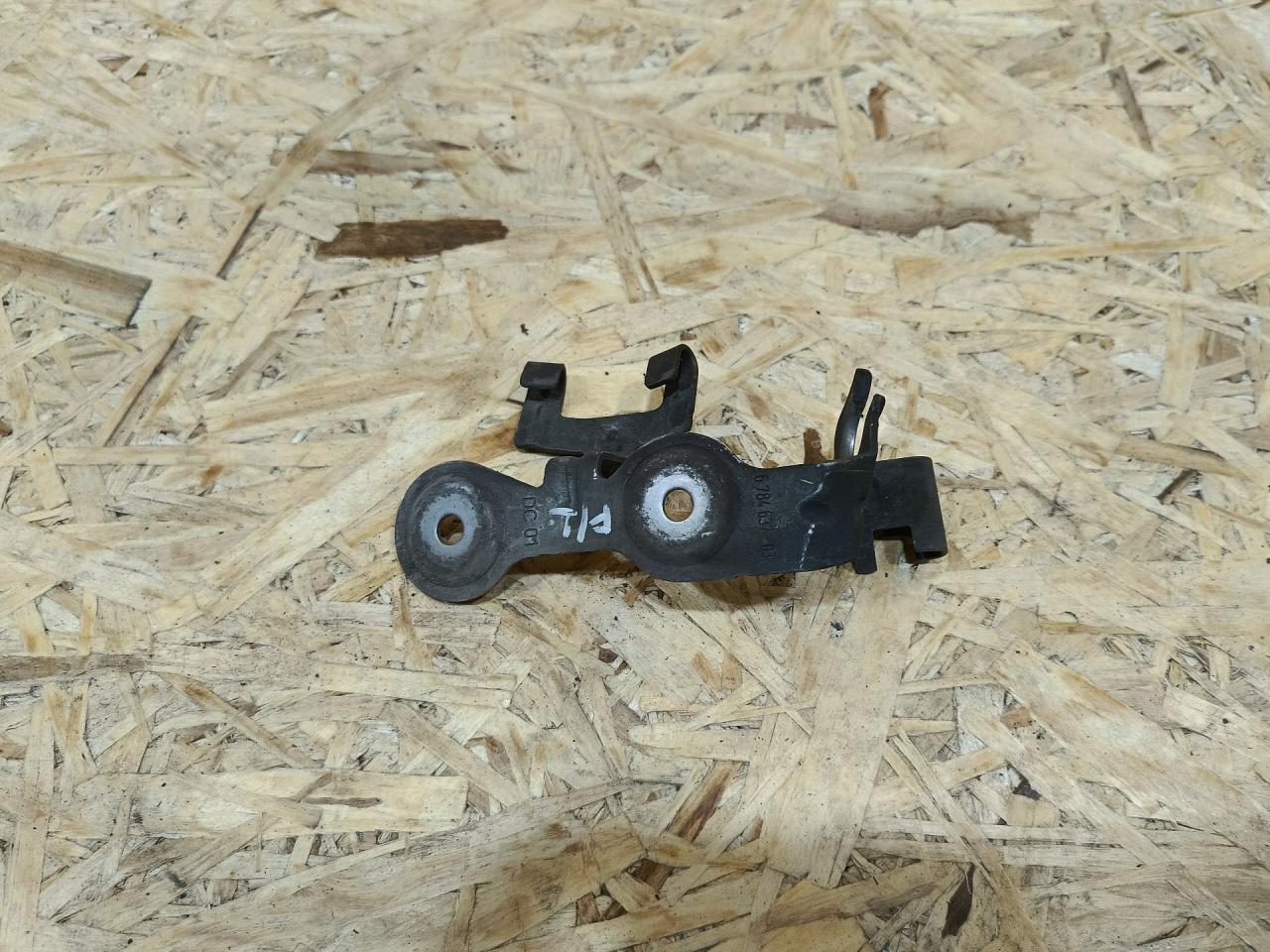 держатель тормозного шланга BMW 5 серия F07/F10/F11 F11 2011, 3.0 л., дизель, АКПП, черный, универсал, задний привод, 6784637, 34526784637 - фото №1