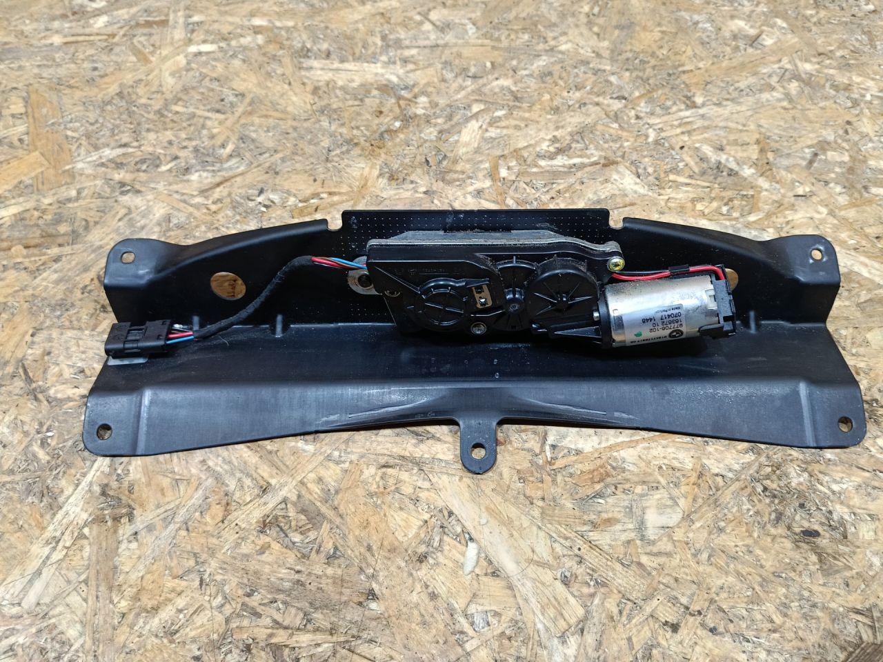 замок багажника BMW X5 E70 2007, 4.8 л., бензин, АКПП, серебро, внедорожник 5 дв., полный привод, правый руль, 7233909, 51247233909, 4443052, 51244443052, 7175817, 51247175817, 7149624, 51247149624, 977706 - фото №1