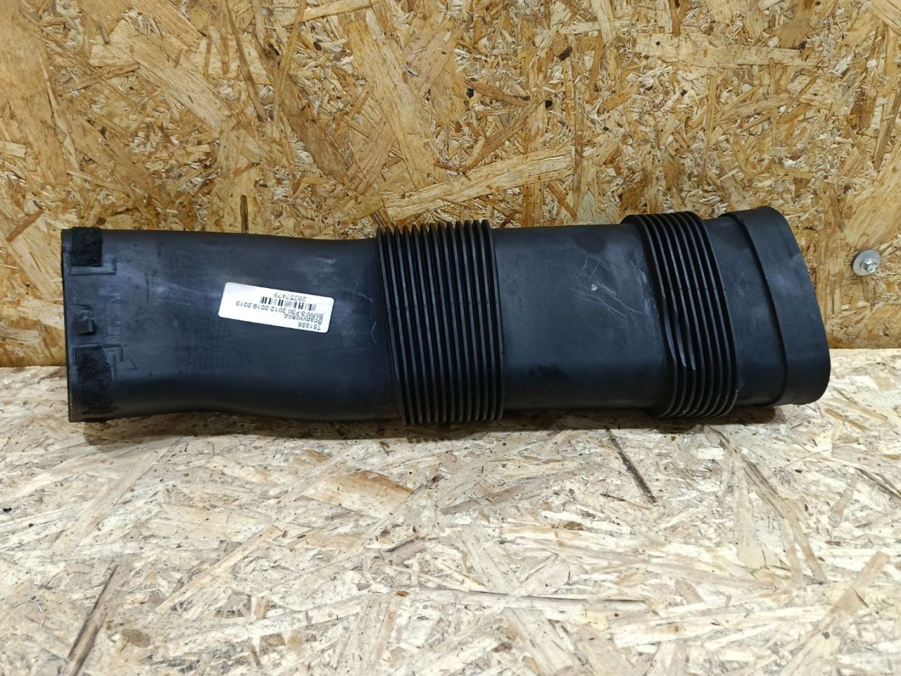 патрубок воздушного фильтра BMW 3 серия F30/F31/F34 F30 2013, 3.0 л., дизель, АКПП, черный, седан, задний привод, правый руль, 8507567, 13718507567 - фото №1