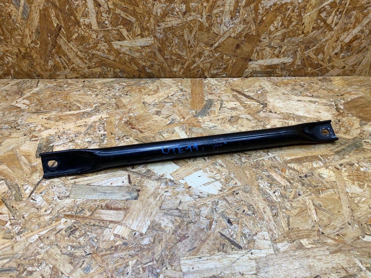 распорка стоек BMW 5 серия F07/F10/F11 F11 2011, 3.0 л., дизель, АКПП, черный, универсал, задний привод, 7180317 - фото №1
