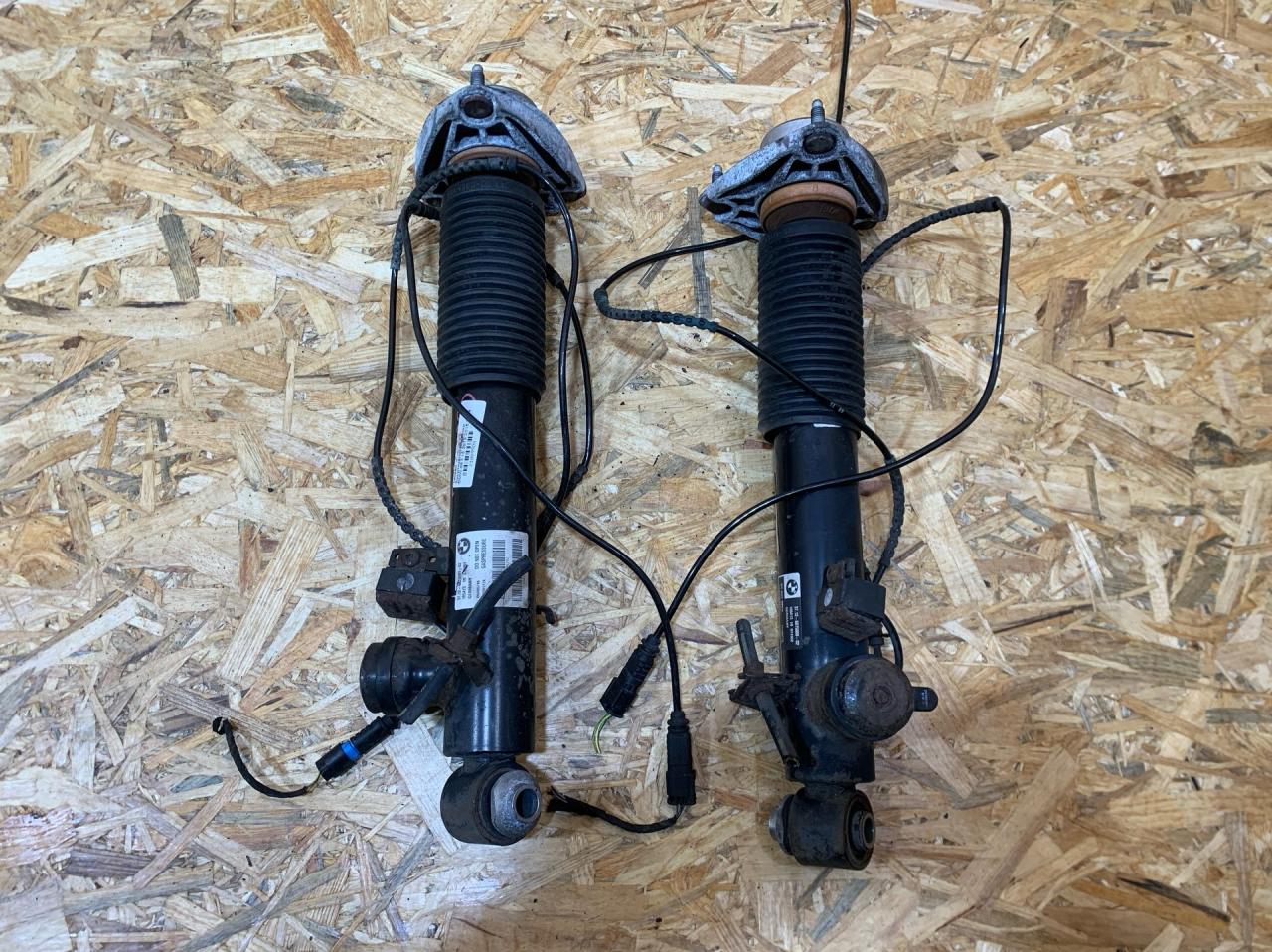 амортизатор задний BMW X5 F15 2014, 2.0 л., дизель, АКПП, внедорожник 5 дв., полный привод, правый руль, 6875088, 6875087, 37126875087, 37106867867, 6867867, 37126863175, 6863175, 37126875088, 37106867868, 6867868, 37126863176, 6863176 - фото №1