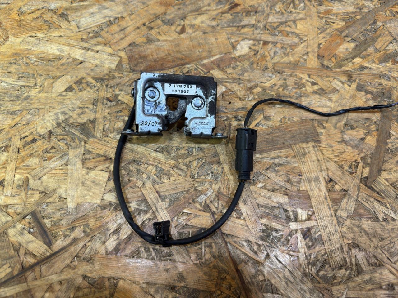 замок капота BMW X5 E70 2007, 3.0 л., M57 306 D3, дизель, АКПП, черный, внедорожник 5 дв., полный привод, правый руль, 7178753, 51237178753, 51239110293, 9110293 - фото №1
