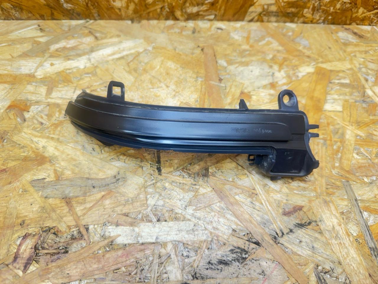 повторитель поворотов BMW 3 серия F30/F31/F34 F30 2014, 2.0 л., дизель, МКПП, седан, полный привод, правый руль, 7280772, 63137280772, 2020-3102 - фото №1