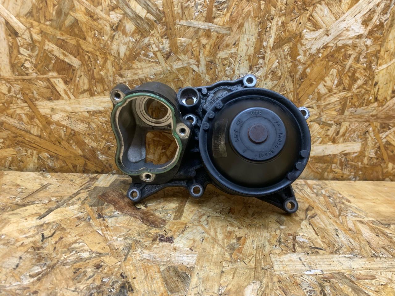 помпа BMW 5 серия F07/F10/F11 F11 2011, 3.0 л., дизель, АКПП, черный, универсал, задний привод, 11518512234, 8512234, 850732605, 11518516205, 8516205, 8507326, 11518516206, 8516206 - фото №1