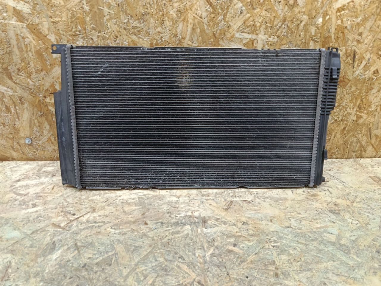 радиатор (основной) BMW 3 серия F30/F31/F34 F30 2013, 3.0 л., дизель, АКПП, черный, седан, задний привод, правый руль, 7600523, 17117600523, 17118673370, 8673370 - фото №1