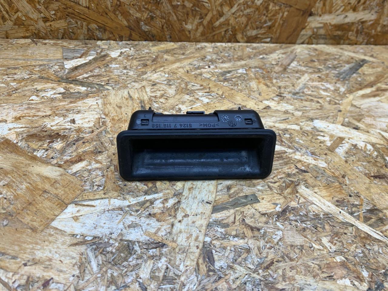 кнопка открытия багажника BMW X5 E70 2008, 3.0 л., дизель, АКПП, 354 titan-silber, внедорожник 5 дв., полный привод, правый руль, 51247118158, 7118158 - фото №1