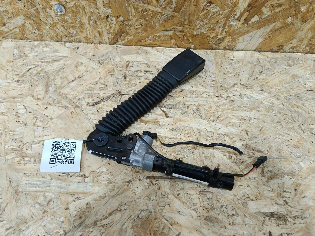замок ремня безопасности BMW 5 серия F07/F10/F11 F11 2011, 3.0 л., дизель, АКПП, черный, универсал, задний привод, 6157964, 72119115306, 9115306 - фото №1