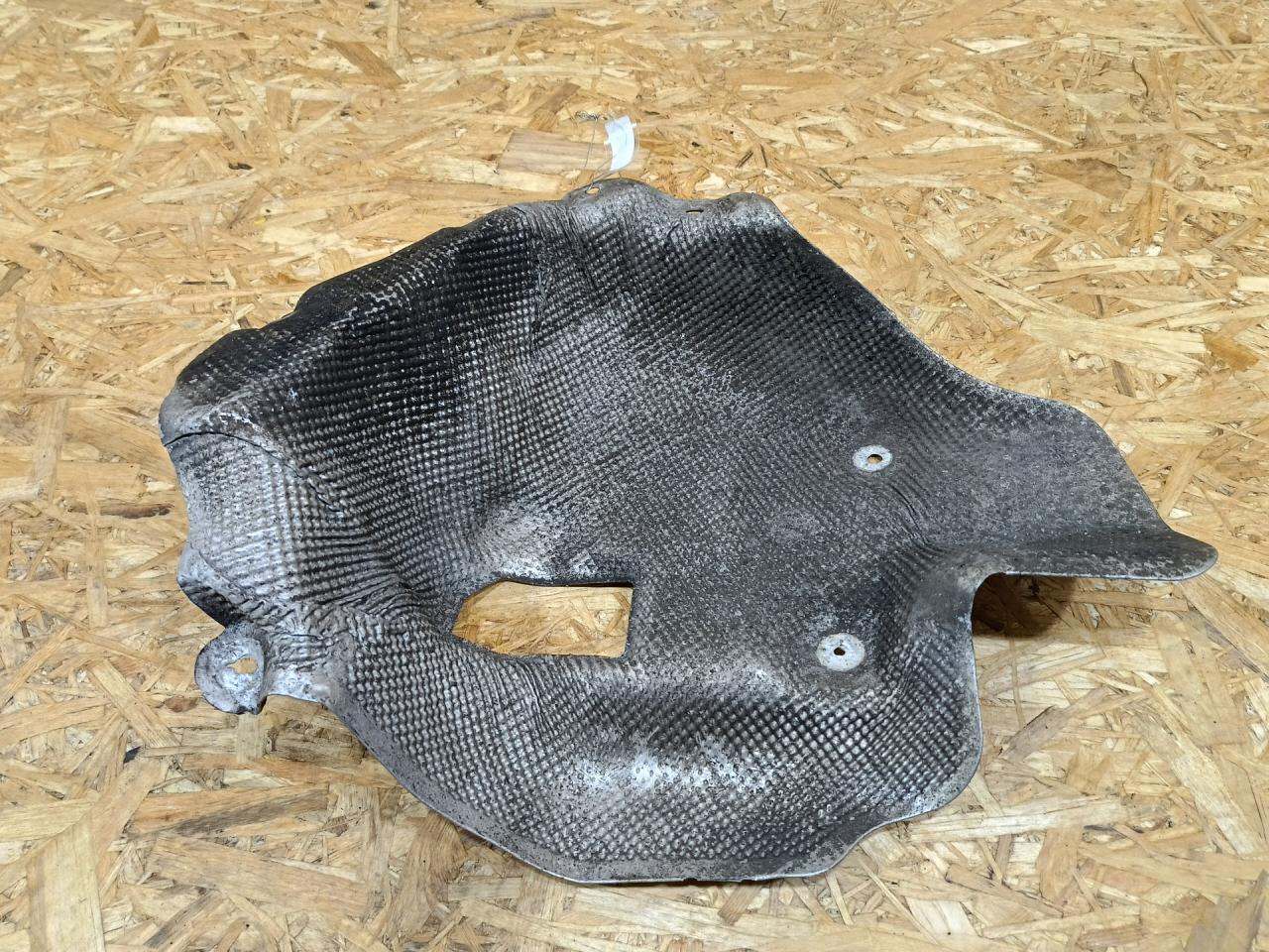 тепловой экран глушителя BMW 5 серия G30/G31 G31 2020, 3.0 л., дизель, АКПП, универсал, полный привод, правый руль, 51487340823, 7340823 - фото №1