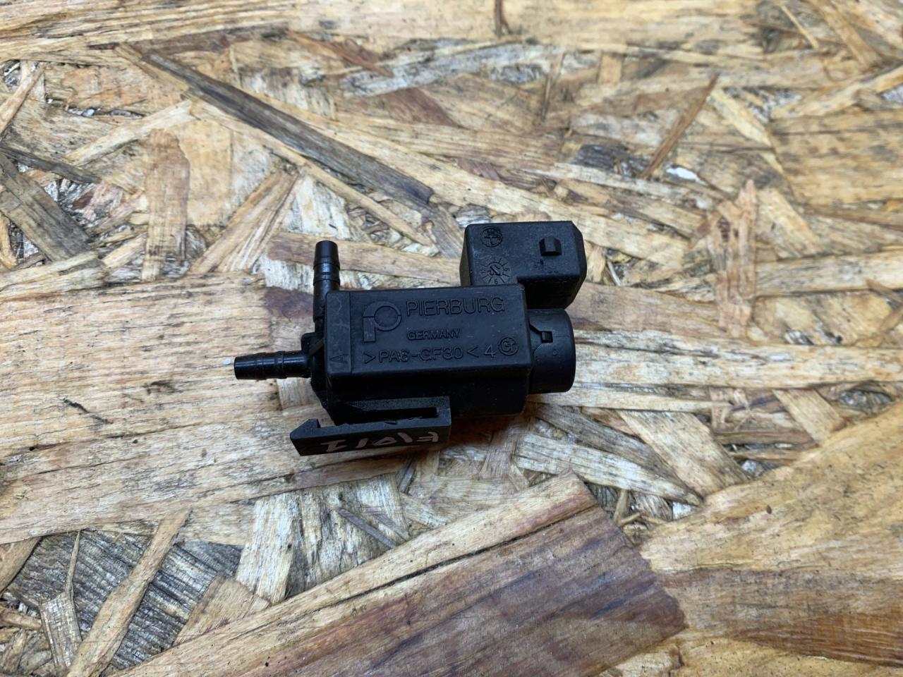 клапан вакуумного управления BMW 5 серия F07/F10/F11 F10 2012, 2.0 л., N47 D20 C, дизель, МКПП, седан, задний привод, правый руль, 7810831, 11747810831, 11741742712, 1742712, 11740396414, 0396414, 70231800 - фото №1