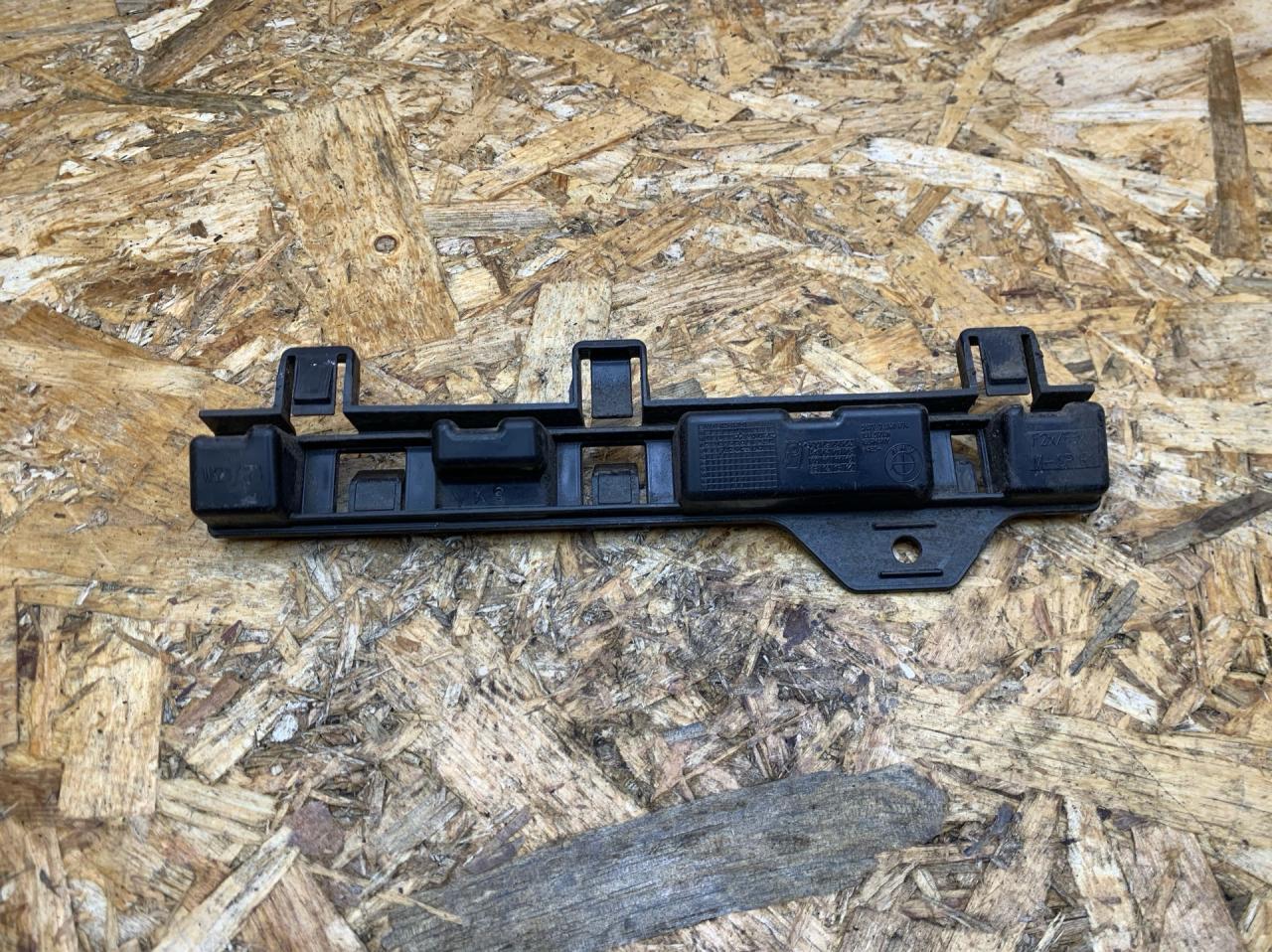 Кронштейн крепления порога BMW 3 серия F30/F31/F34 F31 2013, 2.0 л., дизель, АКПП, универсал, полный привод, правый руль, 7240874, 51777240874 - фото №1