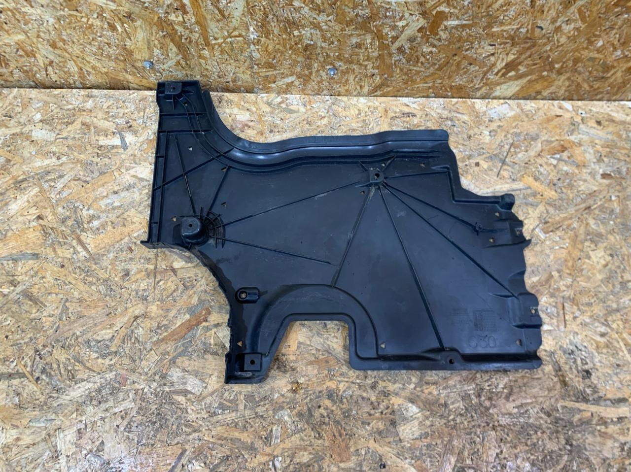 защита днища BMW 5 серия G30/G31 G30 2018, 3.0 л., дизель, АКПП, серый, седан, полный привод, правый руль, 7397582, 51757397582 - фото №1