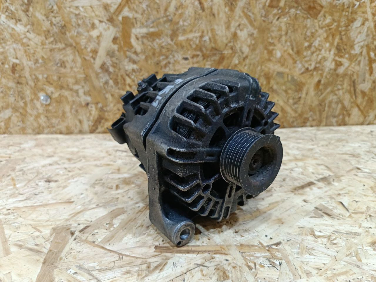 генератор BMW X5 F15 2014, 3.0 л., дизель, АКПП, коричневый, внедорожник 5 дв., полный привод, 8570675, 12318570675, 12318509226, 8509226 - фото №1