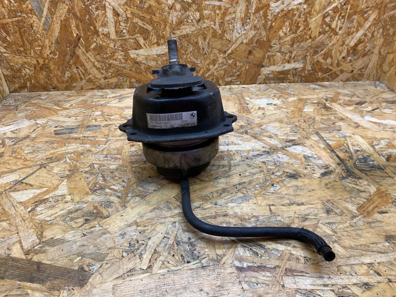подушка крепления двигателя BMW X5 E70 2007, 3.0 л., M57 306 D3, дизель, АКПП, серебристый, внедорожник 5 дв., полный привод, правый руль, 6795417, 22116795417, 22116784416, 6784416, 22116773817, 6773817, 678441601 - фото №1