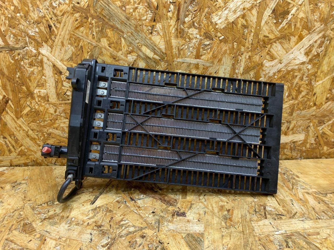 электрический радиатор отопителя (тэн) BMW 3 серия F30/F31/F34 F30 2014, 2.0 л., дизель, МКПП, седан, полный привод, правый руль, 9230594, 64119230594, 64119232058, 9232058 - фото №1