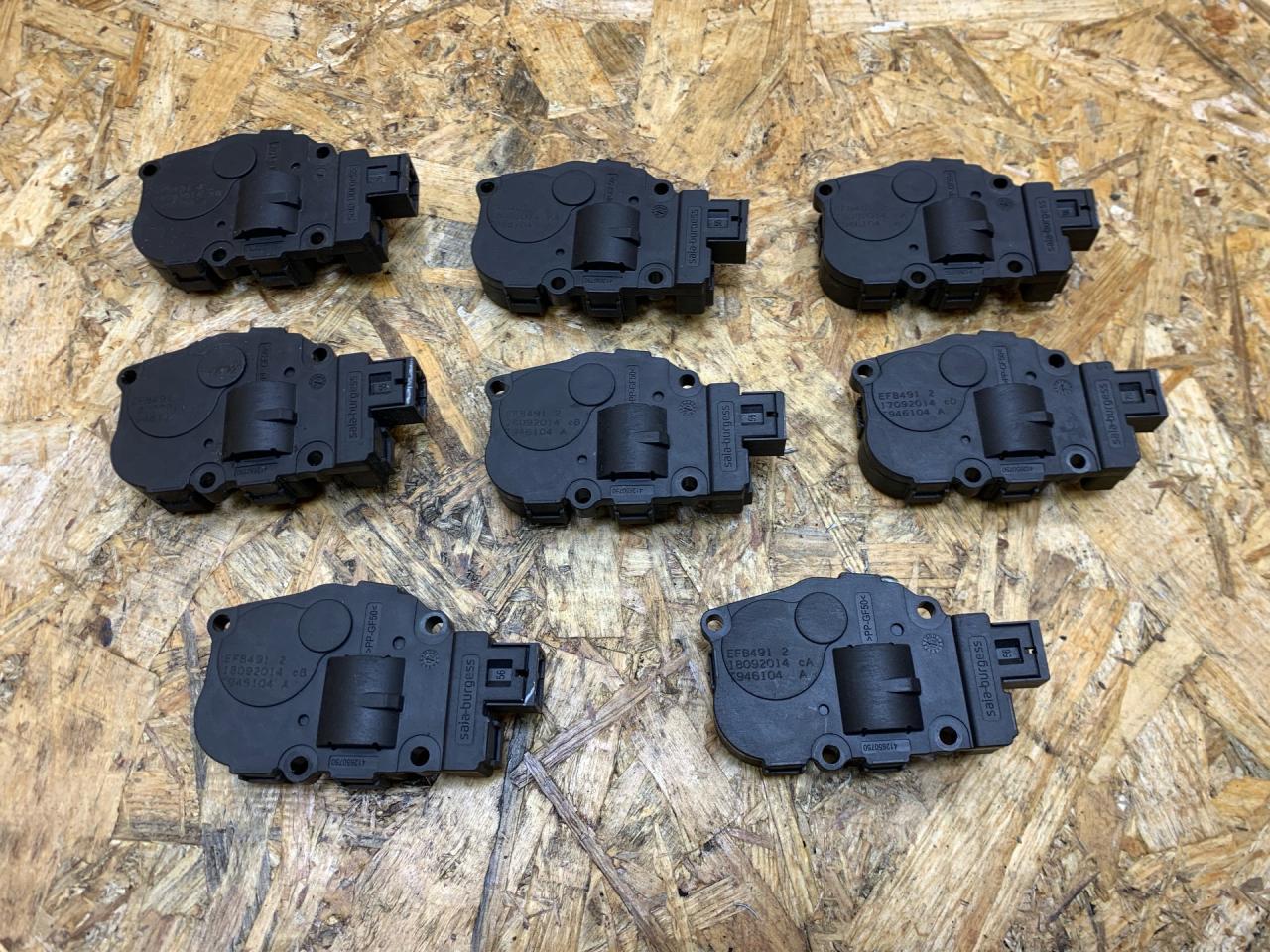 моторчик заслонки печки BMW 3 серия F30/F31/F34 F30 2014, 2.0 л., дизель, МКПП, седан, полный привод, правый руль, 412650750, 410475520 - фото №1