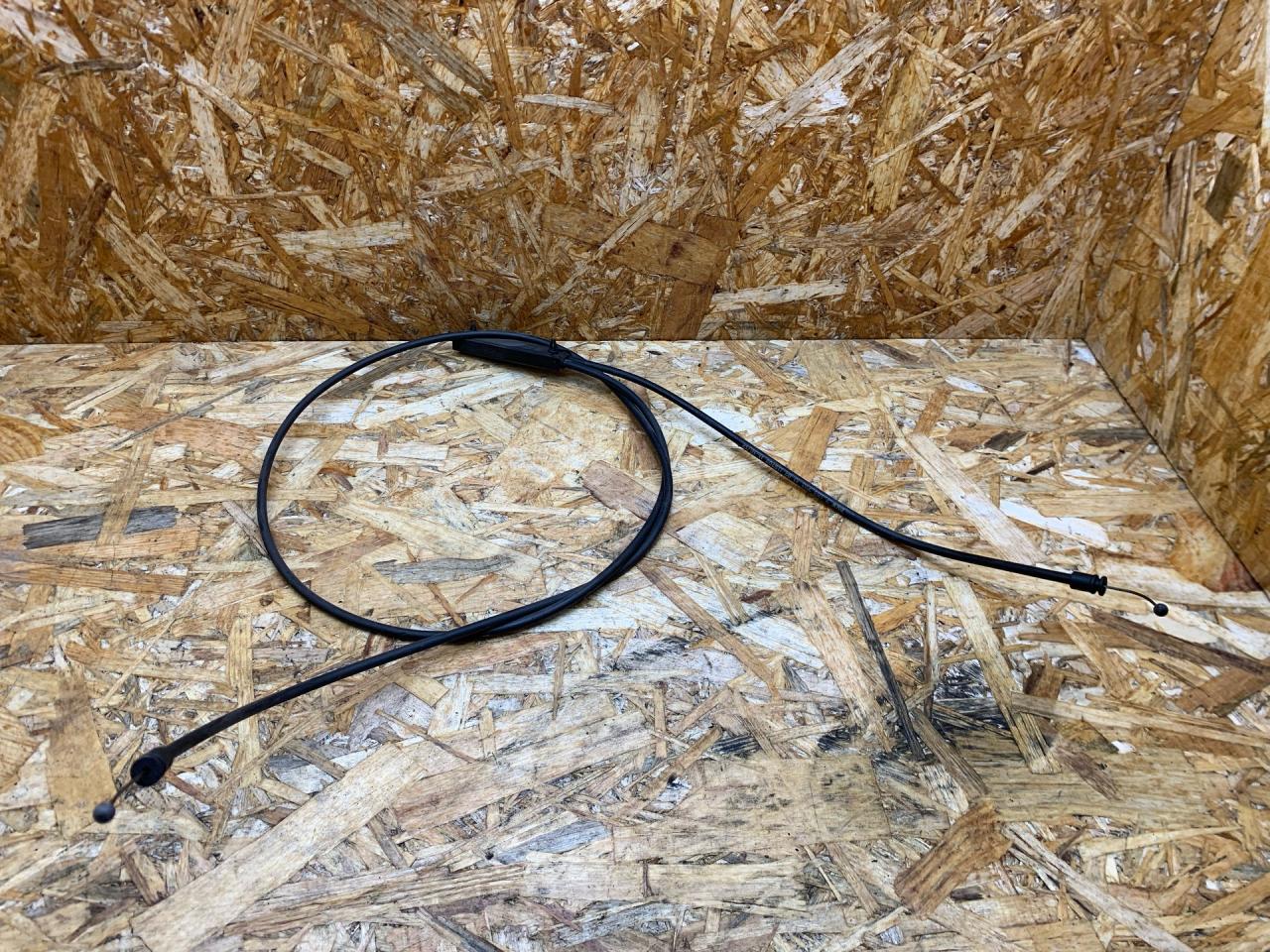 трос капота BMW 5 серия F07/F10/F11 F10 2012, 2.0 л., N47 D20 C, дизель, МКПП, седан, задний привод, правый руль, 7183773, 51237183773 - фото №1