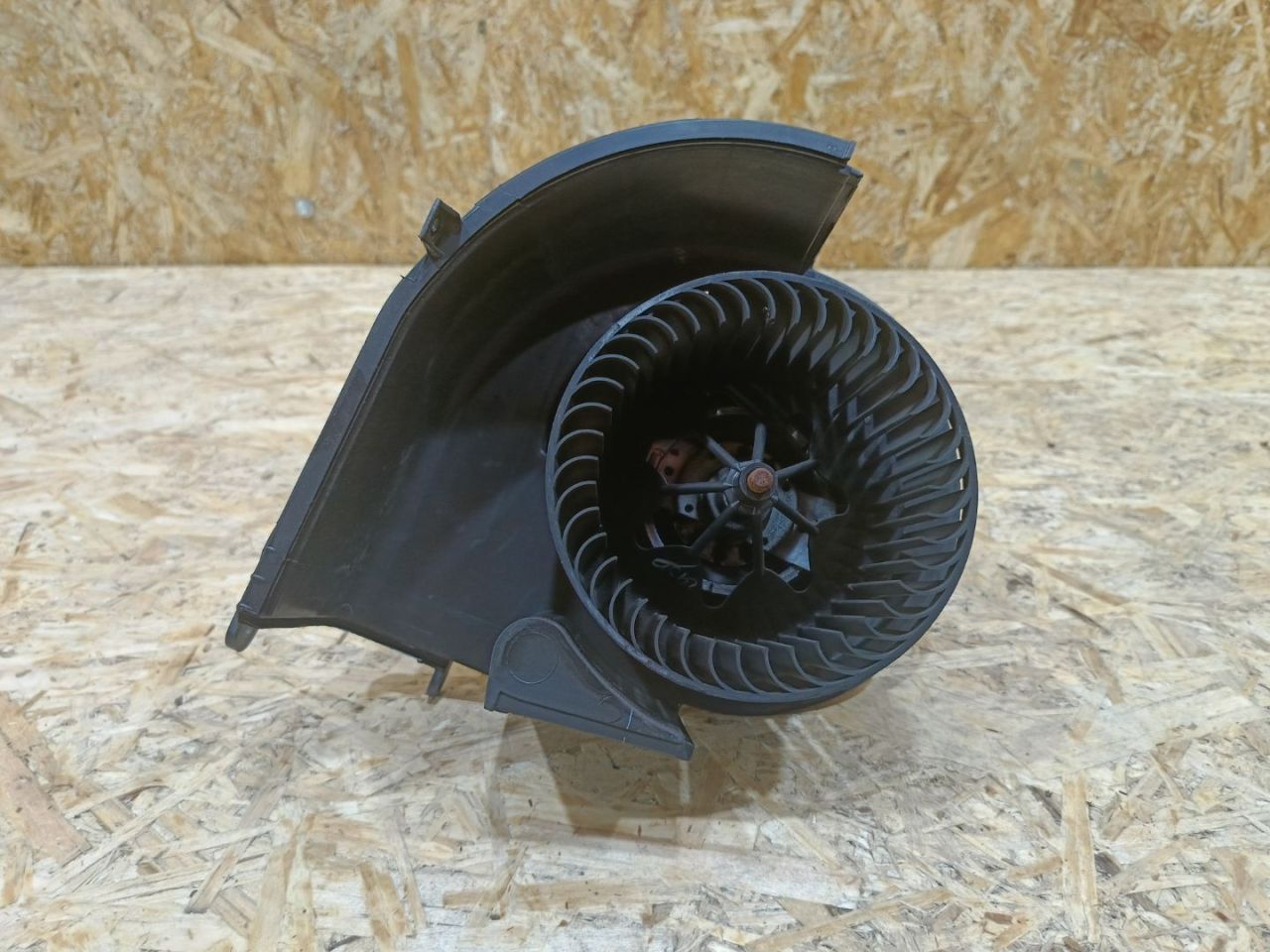 моторчик печки BMW 5 серия F07/F10/F11 F11 2011, 3.0 л., дизель, АКПП, черный, универсал, задний привод, 1028989, 64119242607, 9242607, 64119200936, 9200936, 64119194589, 9194589 - фото №1
