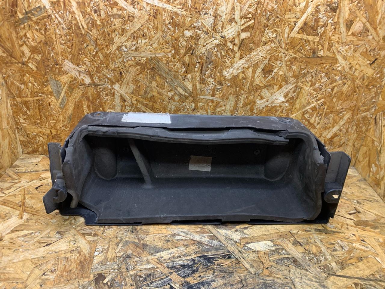 кожух компрессора пневмоподвески BMW 5 серия F07/F10/F11 F11 2011, 3.0 л., дизель, АКПП, черный, универсал, задний привод, 7200605 - фото №1