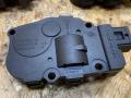 моторчик заслонки печки BMW 3 серия F30/F31/F34 F30 2014, 2.0 л., дизель, МКПП, седан, полный привод, правый руль, 412650750, 410475520 - фото №4