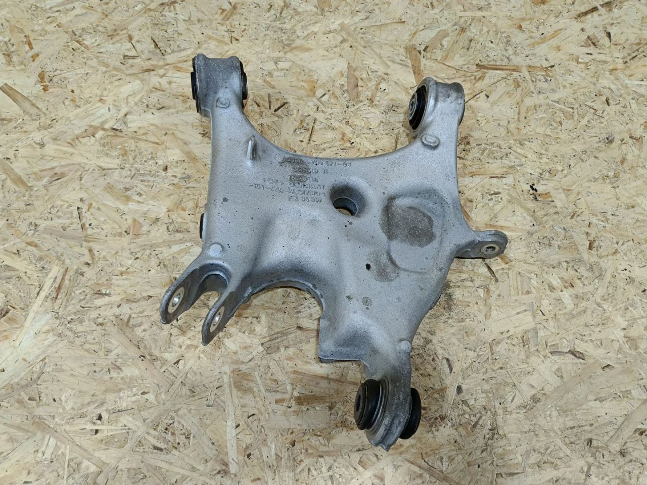 рычаг задний левый BMW 5 серия F07/F10/F11 F11 2011, 3.0 л., дизель, АКПП, черный, универсал, задний привод, 33326770951, 6770951, 6780071, 33326780071 - фото №1