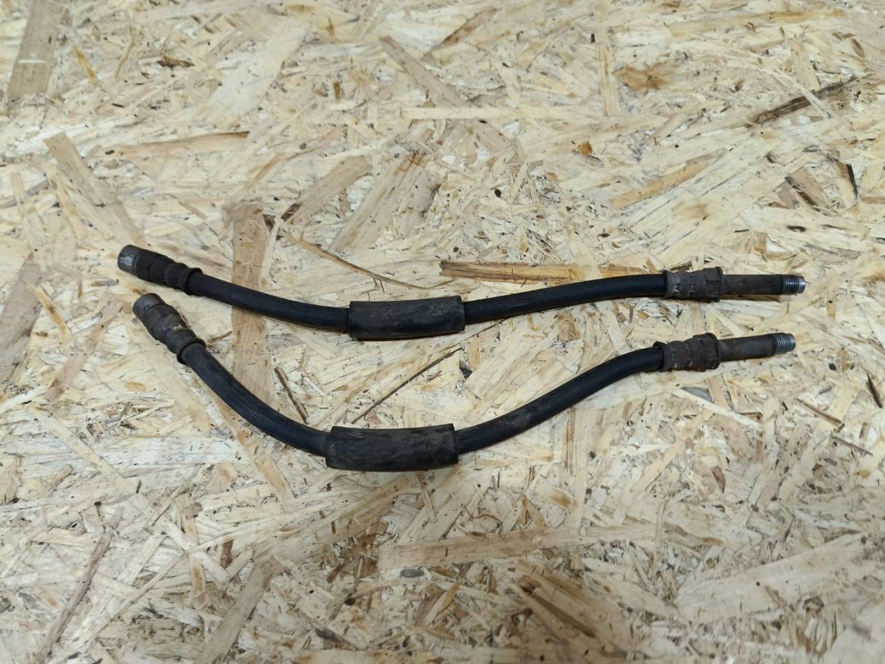 шланг тормозной заднего BMW 5 серия F07/F10/F11 F11 2011, 3.0 л., дизель, АКПП, черный, универсал, задний привод, 34326775259, 6775259, 34326789264, 6789264 - фото №1