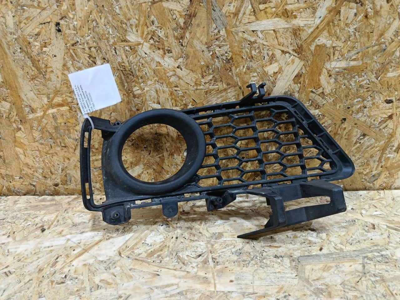 заглушка (решетка) в бампер BMW 3 серия F30/F31/F34 F30 2013, 3.0 л., дизель, АКПП, черный, седан, задний привод, правый руль, 8054156, 51118054156 - фото №1
