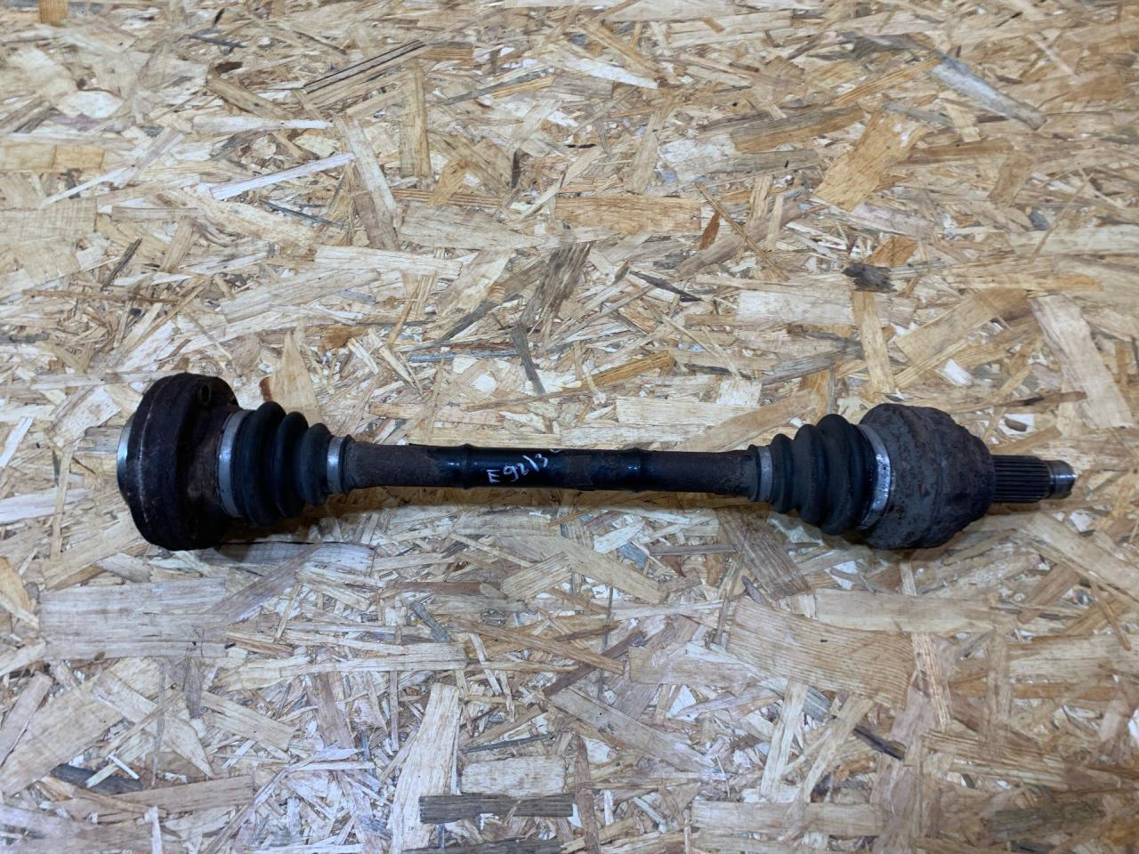 полуось задняя (приводной вал, ШРУС) BMW 3 серия E90/E91/E92/E93 E92 2007, 3.0 л., дизель, АКПП, купе, задний привод, правый руль, 7533453, 33217533453 - фото №1