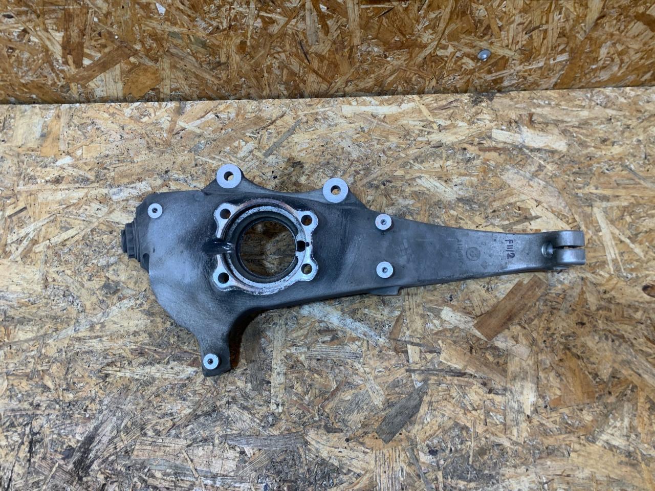 кулак поворотный правый BMW 5 серия F07/F10/F11 F11 2012, 2.5 л., дизель, АКПП, универсал, полный привод, 31126777753, 6777753, 31216777752, 6777752 - фото №1